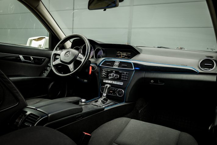 MERCEDES BENZ C220