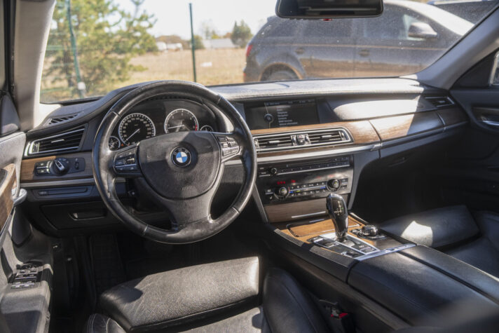BMW 730