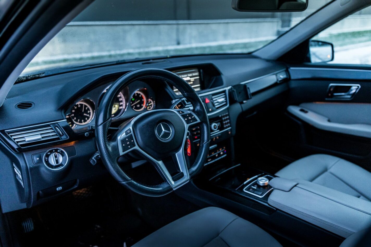MERCEDES BENZ E350