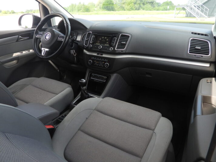 VW SHARAN