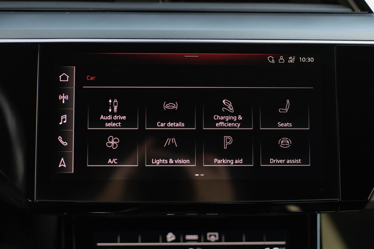 AUDI E-TRON 50
