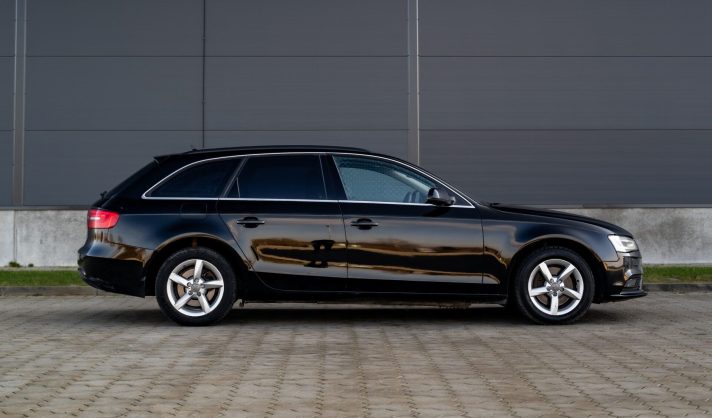 AUDI A4 AVANT