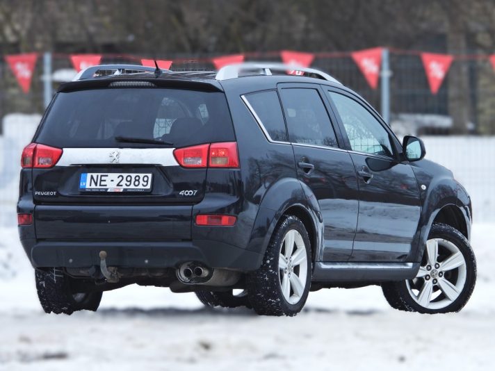 PEUGEOT 4007