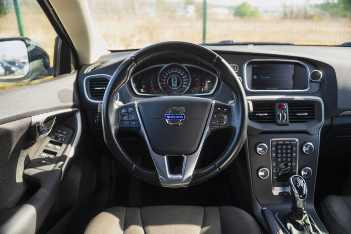 VOLVO V40 CROSS COUNTRY