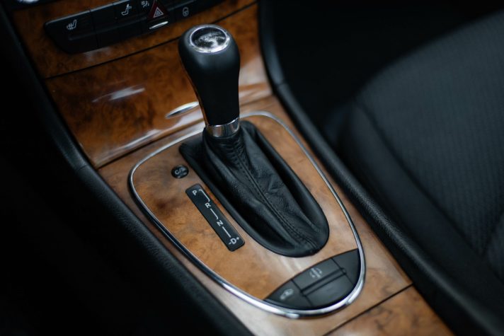 MERCEDES BENZ E220