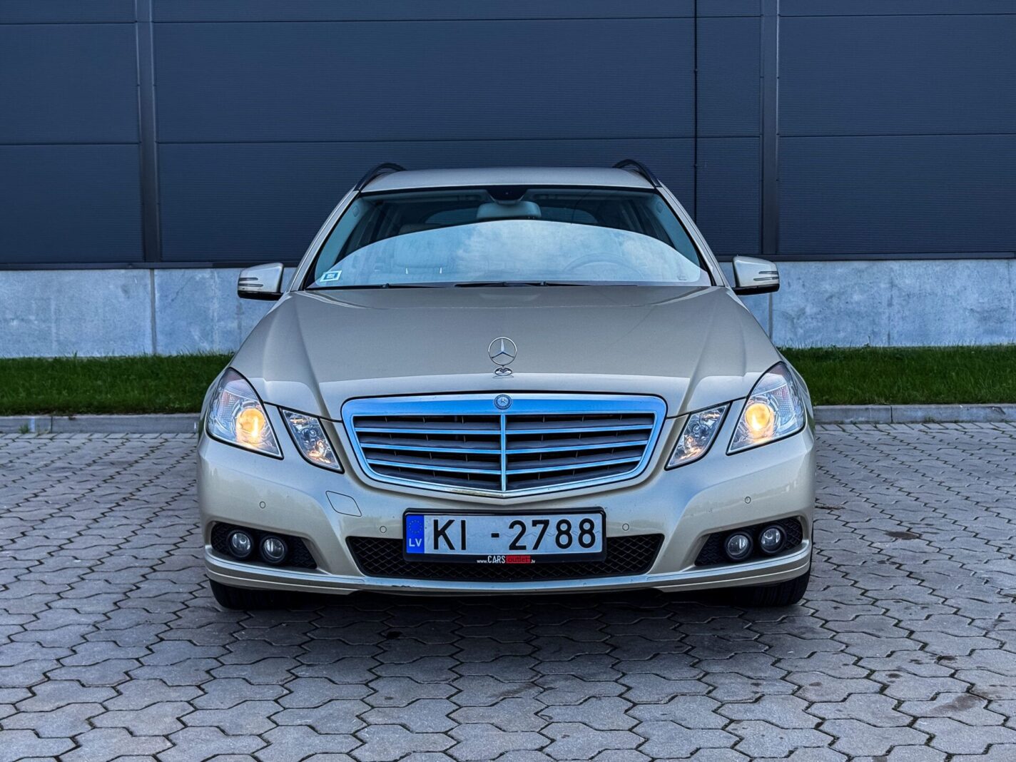MERCEDES BENZ E220