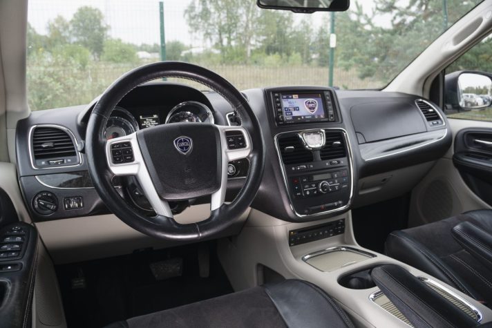 LANCIA VOYAGER
