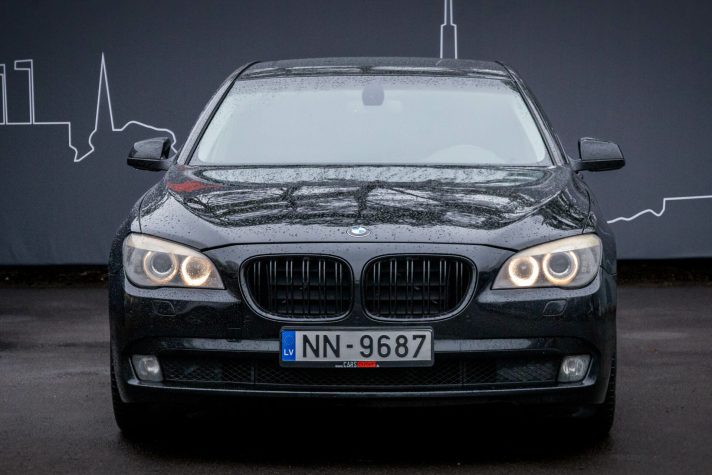 BMW 730