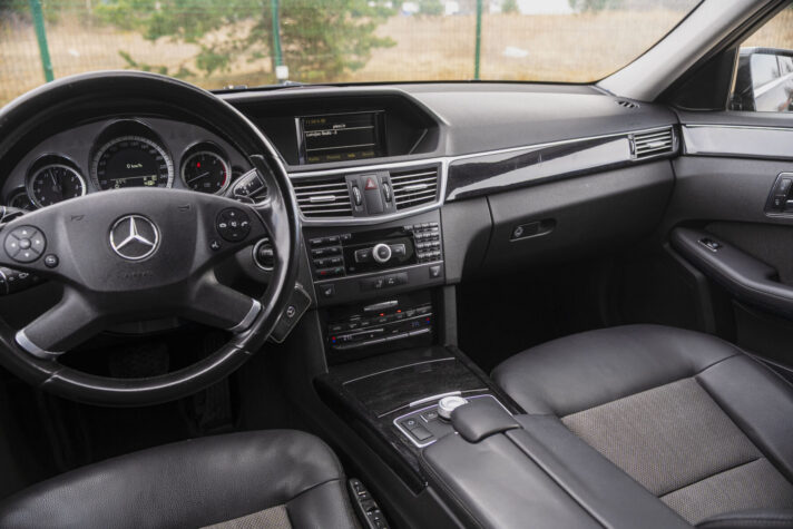 MERCEDES BENZ E300