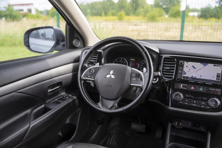 MITSUBISHI OUTLANDER
