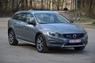 Tikko ievests.   Volvo V60 Cross Country Summum 2.4 Dīzelis 4×4 Awd . Ar automātisko ātrumkārbu.