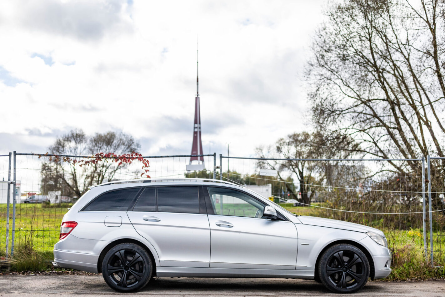 MERCEDES BENZ C320