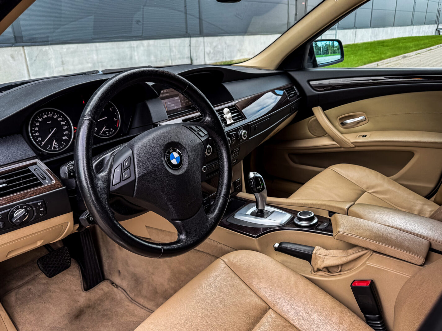 BMW 525