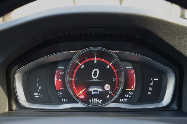 Tikko ievests 2016. Gada modelis. Volvo. V60 Plug-In Hybrid Summum. 2.4D6 (162kw -220z/s diesel + 50Kw-68z/s Electro= 288z/s) Awd pilnpiedziņa.