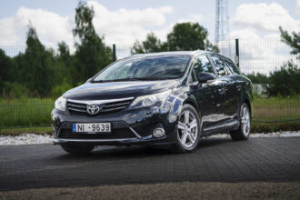 TOYOTA AVENSIS