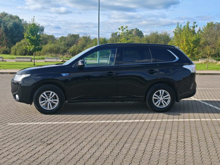 Mitsubishi Outlander PHEV CVT, 203hp, 2014