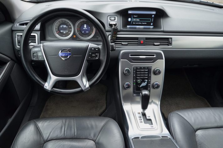 Tikko ievests. Volvo Xc70 2.4D5 (158kw-215z/s) Dīzelis 4×4 Awd pilnpiedziņas ar automātisko ātrumkārbu.