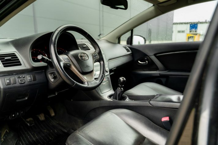 TOYOTA AVENSIS