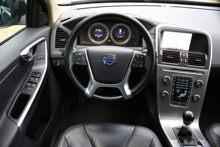 VOLVO XC60 2.4 D5 120 KW SUMMUM MEH.