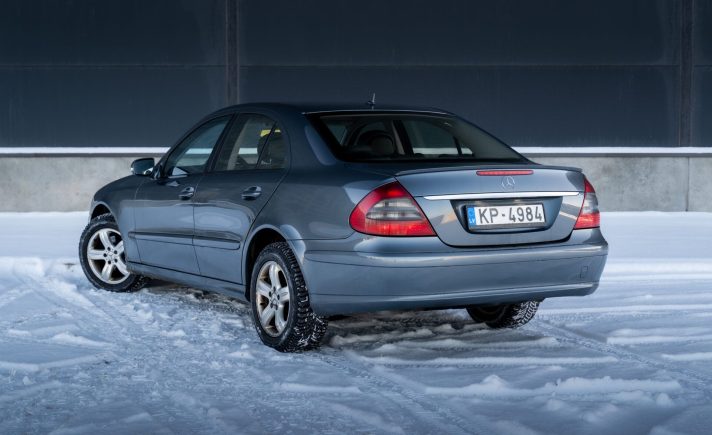 MERCEDES BENZ E200