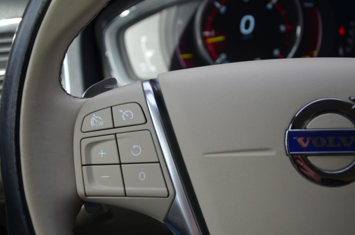 Tikko ievests.   Volvo V60 Cross Country Summum 2.4 Dīzelis 4×4 Awd . Ar automātisko ātrumkārbu.