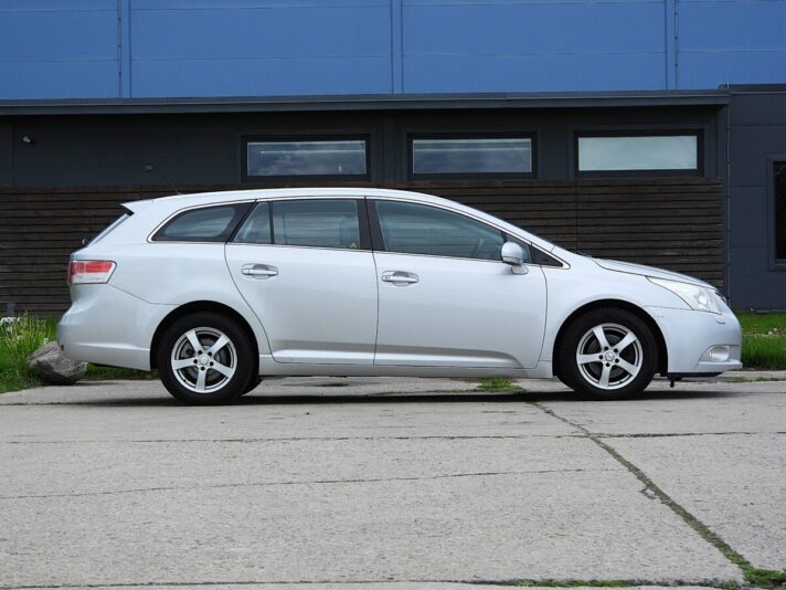 TOYOTA AVENSIS