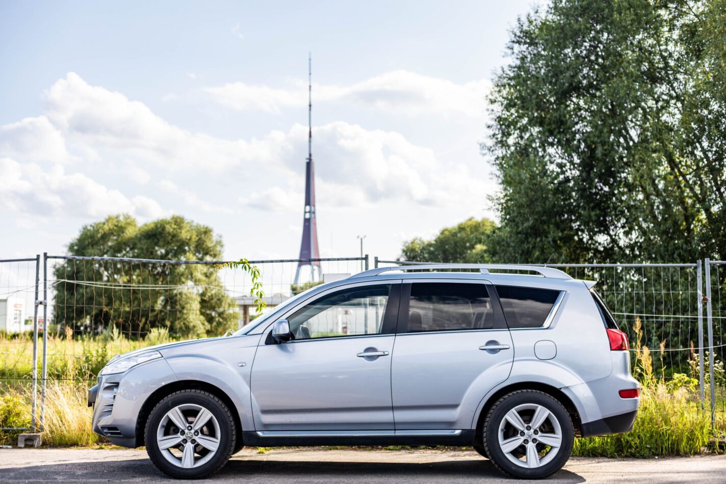 PEUGEOT 4007
