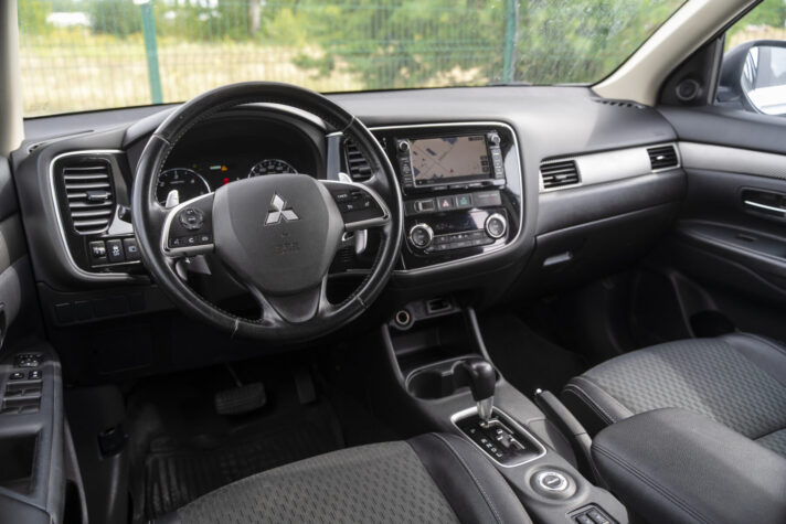 MITSUBISHI OUTLANDER