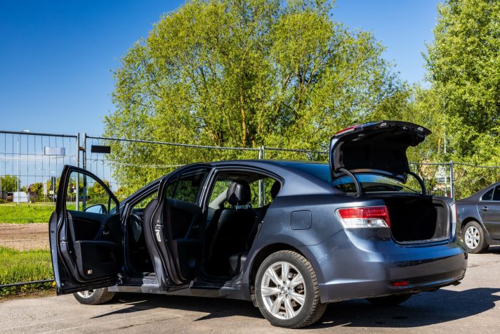 TOYOTA AVENSIS