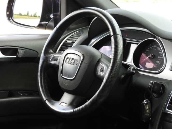 AUDI Q7 S-LINE