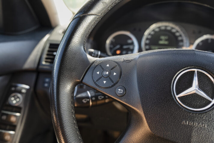 MERCEDES BENZ C200