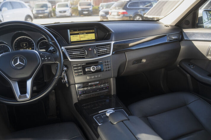 MERCEDES BENZ E250