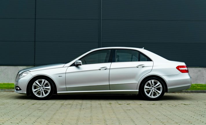 MERCEDES BENZ E220