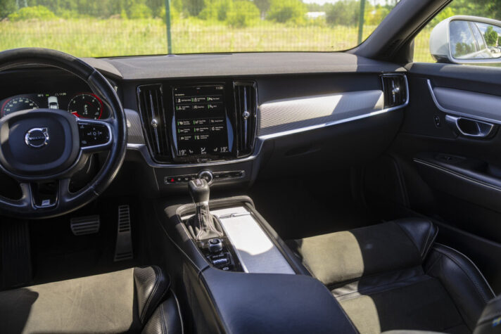 VOLVO V90 R-DESIGN