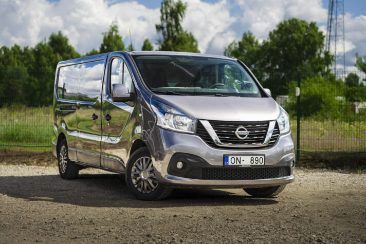 NISSAN NV300