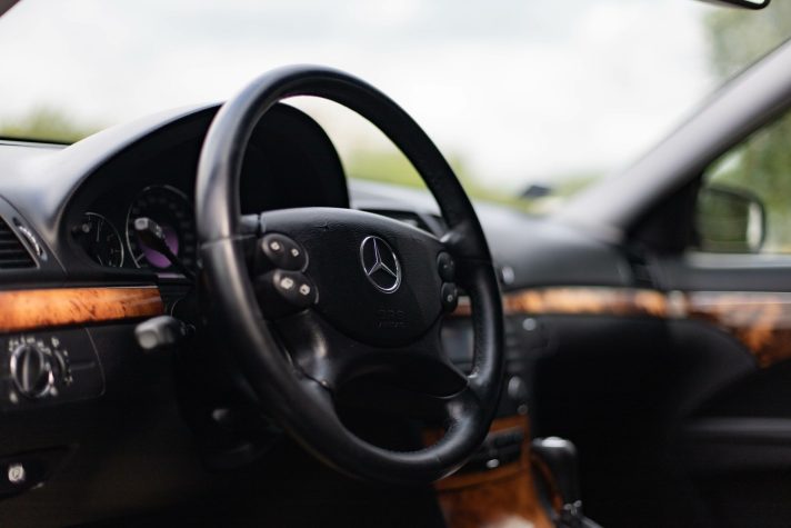 MERCEDES BENZ E220