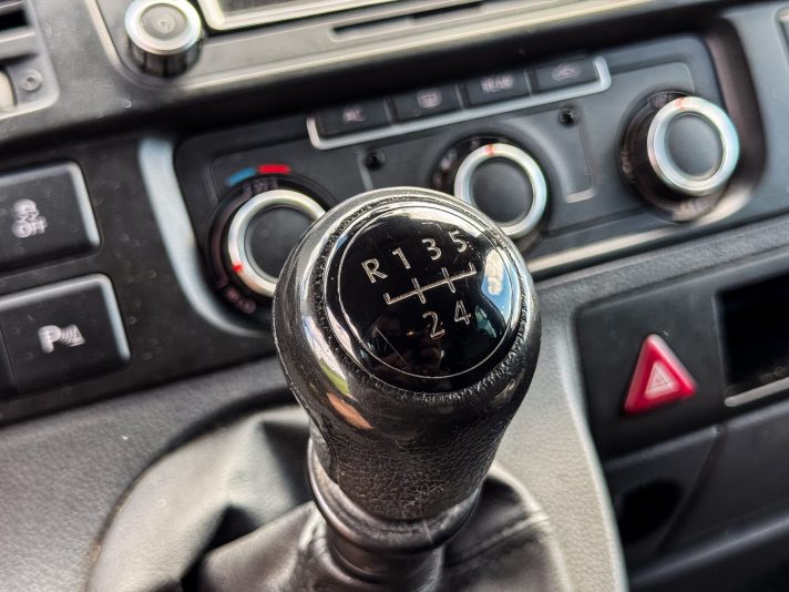 VW MULTIVAN STARTLINE