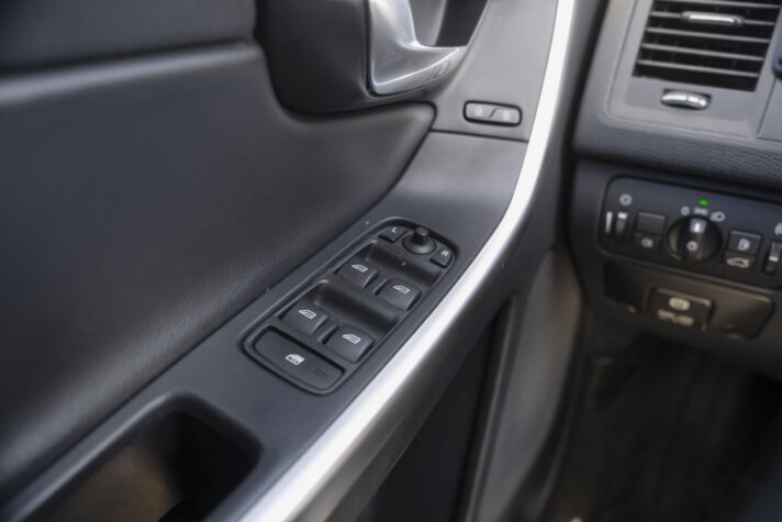 VOLVO XC60 R-DESIGN