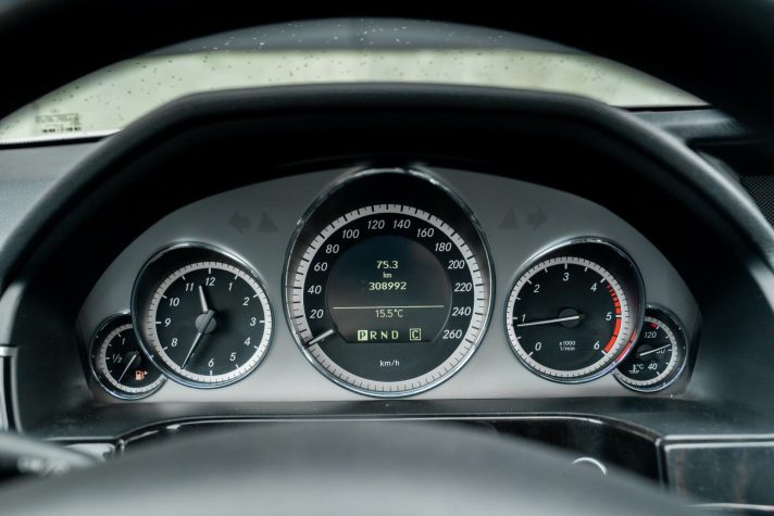 MERCEDES BENZ E220