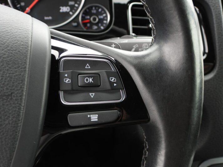 VW TOUAREG R-LINE