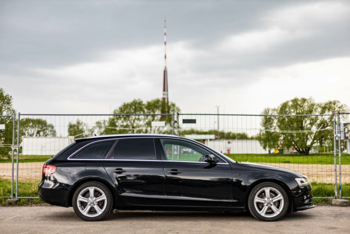 AUDI A4 AVANT