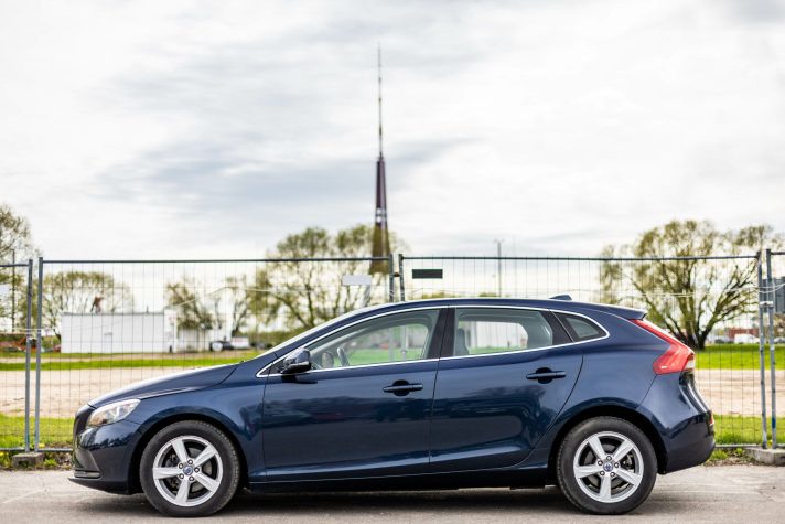 VOLVO V40