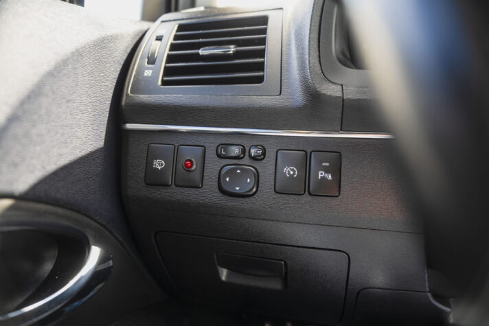 TOYOTA AVENSIS