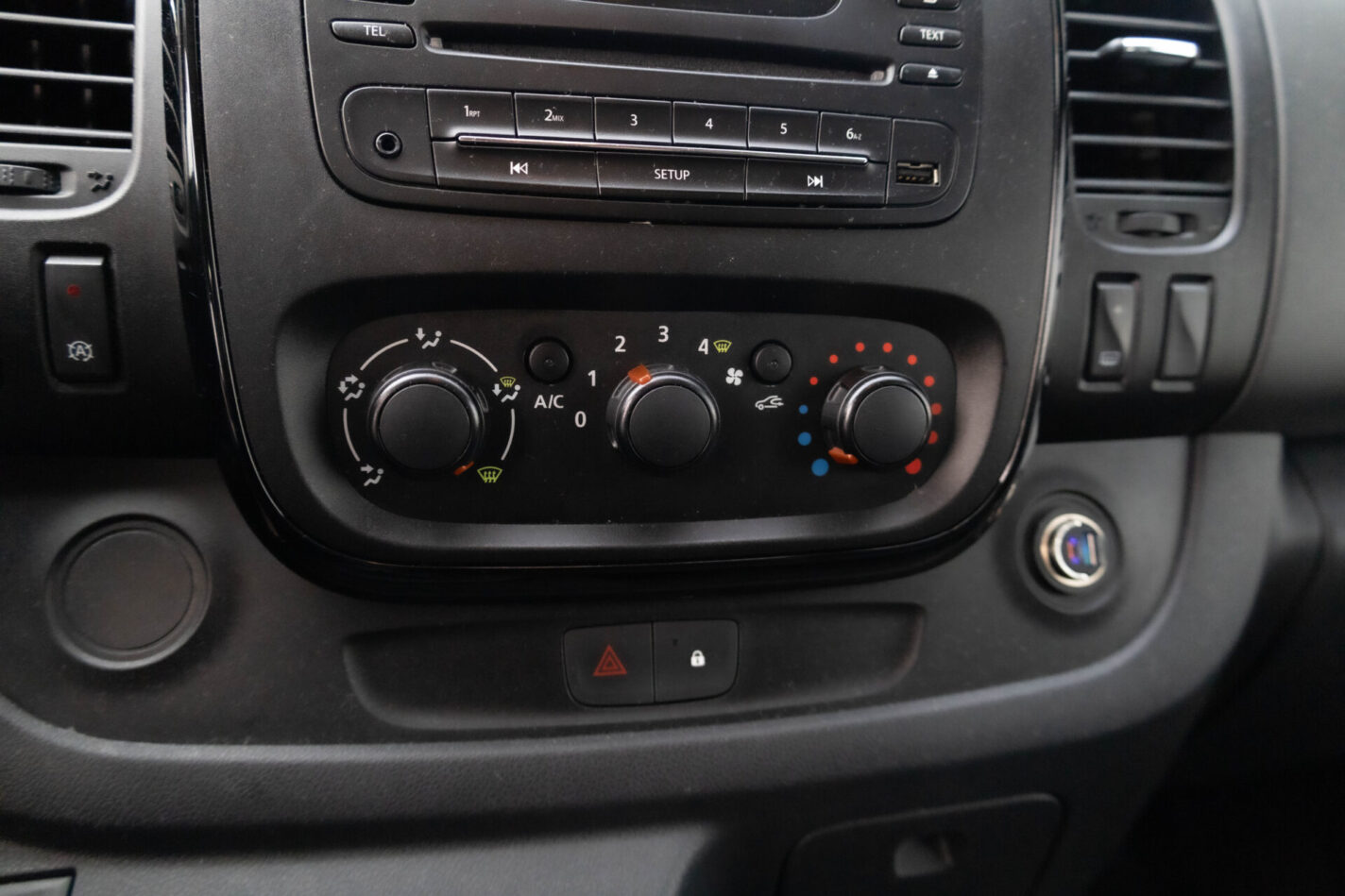OPEL VIVARO-B