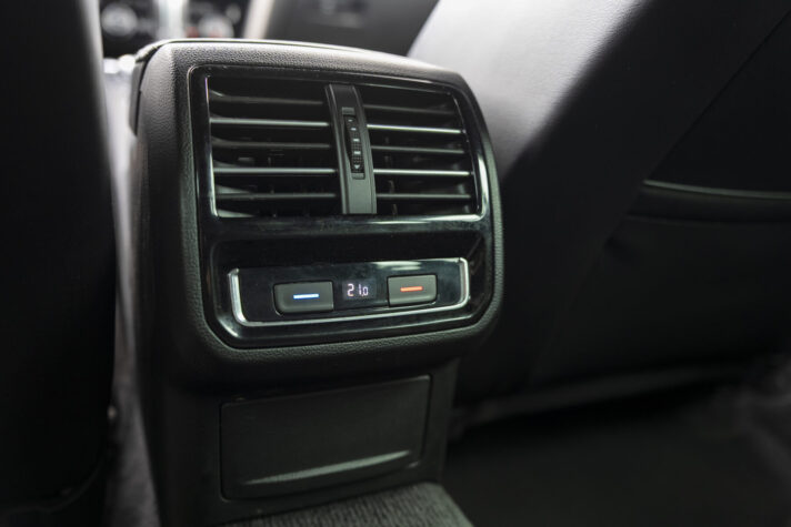 VW PASSAT R-LINE