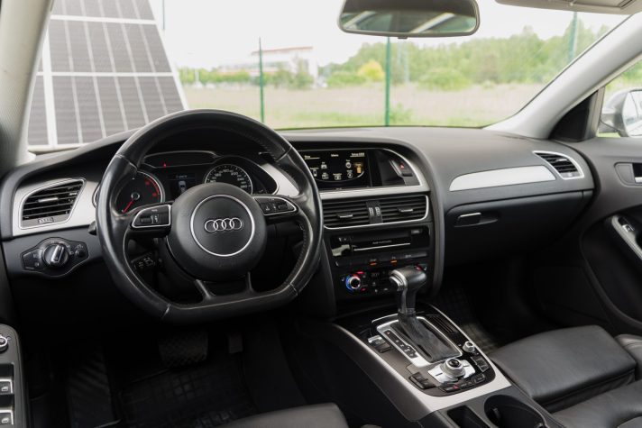 AUDI A4 AVANT