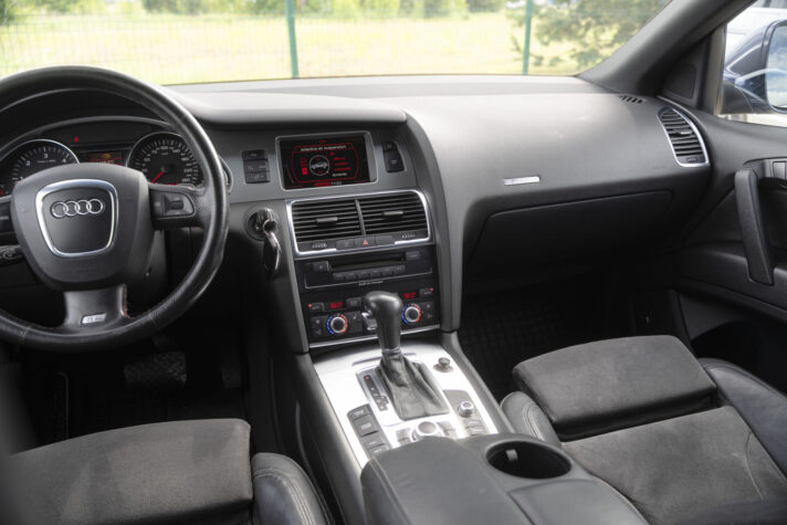 AUDI Q7 S-LINE