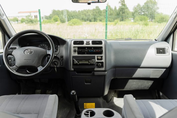 TOYOTA HIACE