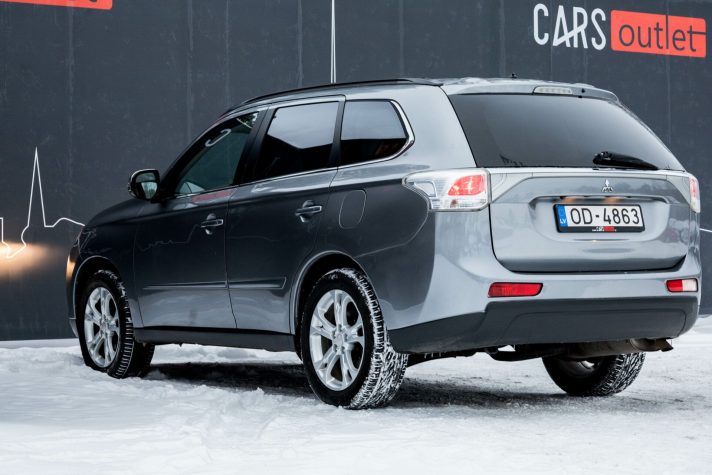 MITSUBISHI OUTLANDER
