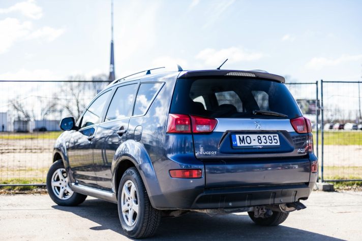 PEUGEOT 4007